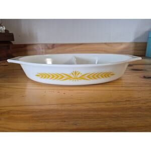 Vintage Pyrex Royal Wheat 1.5 Quart Divided Casserole Serving Dish